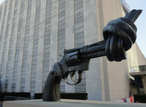 Enrico Peyretti: "La guerra va istituzionalmente superata: è pena di morte di massa extra-giudiziale"